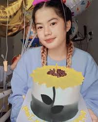 Hi #huahinfoodies I have ordered a cake for my daughters birthday at Paris  Bakery Bistro. It was absolutely beautiful, she had asked for flower  decoration and they asked her what her favorite