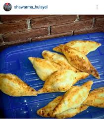 عاشق مطاعم V Twitter شاورما هليل في الخبر يصلحون فقط شاورما لحم عندهم ساندويش مفطح يستخدمون خبز الكص العراقي يشبه الصامولي ويخبزونه قدامك