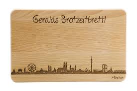 Brotzeitbrett Mit Skyline Von Munchen Und Personlicher Gravur