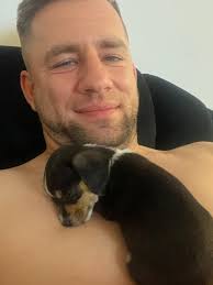 A jak już się skończy ciężki dzień to ten mały przyjaciel poprawia mi humor  😂 mała przylepa śpi tak ze mną całą noc, a jak tylko dam go do swojego  leżaka, to