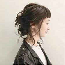 ミディアムウルフがトレンド 伸ばしかけの人にもおすすめなスタイルカタログ集 hair 簡単 ヘアアレンジ ショート ヘアスタイリング オン眉 ロング