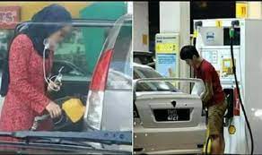 Disini post dari blog baikimotor.com mengenai cara nak pam tayar motor sendiri di stesen minyak. 4 Cara Lelaki Isi Minyak Kereta Dan 13 Cara Perempuan Isi Minyak Kereta No 1 Tu Ramai Sangat Tak Buat Times New Malaysia