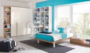 No one should walk into a room with an accent wall and think don't choose yet another wall to highlight with turquoise, rose gold, or sea glass green. Shocking Turquoise Blue Accent Wall Bedroom Awesome Decors