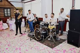 Er singt auf romanes, tschechisch und englisch. Svadba Bratislava Gipsy Daniel Vranov Nad Toplou Facebook