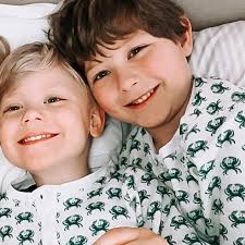 Pauline Wingelaar Uitgerust Wakker Worden In Een Hotelkamer En Dan Deze Pyjamaparty Foto Ontvangen Van Onze Jongens Die Aan Het Logeren Zijn Bij Opi Omi Myboys Nachtjelogeren