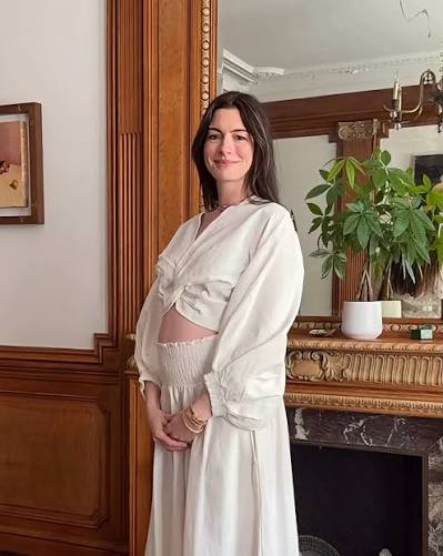 Anne Hathaway reveals that she is pregnant and expecting her third child  with Adam Shulman. 🤍 📸: Anne | Instagram