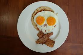 Recetas de huevo estrellado en pan, huevo frito truquiao y muchas más recetas de huevos estrellados. Huevo Estrellado Infantil Alimentos Huevos Estrellados Huevo