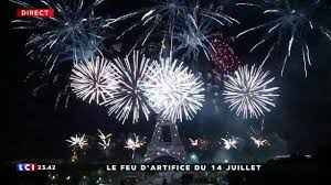Les magiciens du feu vous invitent à découvrir les plus beaux angles pyrotechniques. Video Revivez Le Feu D Artifice Magnifique Tire Depuis La Tour Eiffel Lci