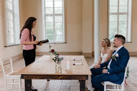 Bereite Dich Auf Deine Hochzeit Vor Auch Der Die Standesbeamte In Sollten Personlich Sympatisch Sein Sie Begleiten Den Hochzeit Schloss Rheda Hochzeitsmesse