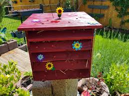 Um einen garten naturnah zu gestalten braucht man bäume, und eine. Ein Haus Fur Marienkafer Und Florfliegen Basteln Und Zugleich Den Insekten Helfen Frankenthal
