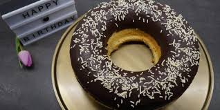 Kuchen, the official state dessert of south dakota, features layers of sweet yeasted dough, luscious fruit, and rich custard. Xxl Donut Kuchen Sabrinas Backvergnugen