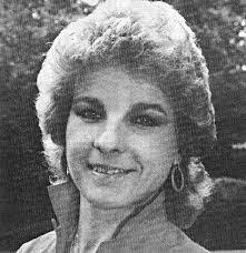 Deena Kaminski's Instagram, Twitter & Facebook