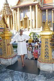 Travel Tips For Visiting Grand Palace In Bangkok Dress Code Best Time To Visit Itsallbee Travel Blog Grand Palace Bangkok Bangkok Beautiful Architecture
