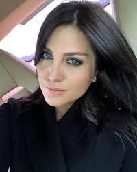 Sibel can 'ın magazin dünyasından uzaktan tuttuğu kızı melisa ural, annesine benzerliği ile görenleri şaşırtıyor. Sibel Can In Kizi Melisa Ural In Son Hali Agizlari Acik Birakti Annesinin Kopyasi Galeri Takvim