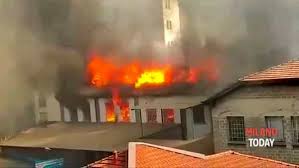 Incendio grattacielo a milano, le immagini dell'intervento dei vigili del fuoco. Incendio Notizie Su Milanotoday