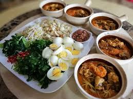 Sebut sahaja resepi mee kari, terbayang dalam kepala kuah kari yang sedang elok digandingkan bersama tauhu goreng, fish ball, isi kerang isi ayam, telur rebus dan pelbagai jenis lauk lagi. Tiga Bahan Ni Wajib Ada Jika Mahu Kuah Mi Kari Lebih Sedap Pekat Melekat Wanita Ni Belanja Resepi Rahsia Air Tangan Ibu Keluarga