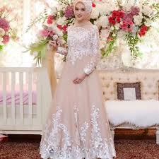 Dapatkan kebaya modern, baju wisuda, busana pesta dengan harga murah. Tampil Memukau Saat Prosesi Lamaran Dengan 10 Rekomendasi Pakaian Untuk Para Wanita Agar Tampilanmu Semakin Menawan