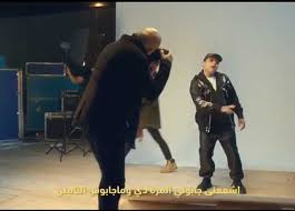 النجم المصري محمد هنيدي يعتبر من اهم نجوم الكوميديا العرب ولهذا نجد انه لديه جمهور كبير وعريض في معظم الدول العربية يتابعون افلامه واعماله الفنية بشغف. Ù…Ù† ÙƒØ§Ù…Ù†Ù†Ø§ Ø¥Ù„Ù‰ Ø¨Ø§Ø¸Ø¸ Ø®Ø§Ù„Øµ ÙƒÙŠÙ ØªØºÙŠØ± ØºÙ†Ø§Ø¡ Ù…Ø­Ù…Ø¯ Ù‡Ù†ÙŠØ¯ÙŠ Ø§Ù„Ù…ØµØ±ÙŠ Ø§Ù„ÙŠÙˆÙ…