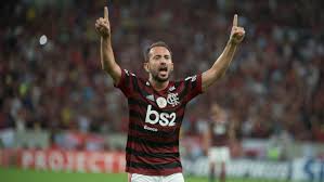 Éverton augusto de barros ribeiro (born 10 april 1989) is a brazilian footballer who plays as an attacking midfielder or winger for brazilian serie a club flamengo and the brazil national team. O Papel De Everton Ribeiro No Flamengo O Melhor Ataque Do Brasileirao Confederacao Brasileira De Futebol