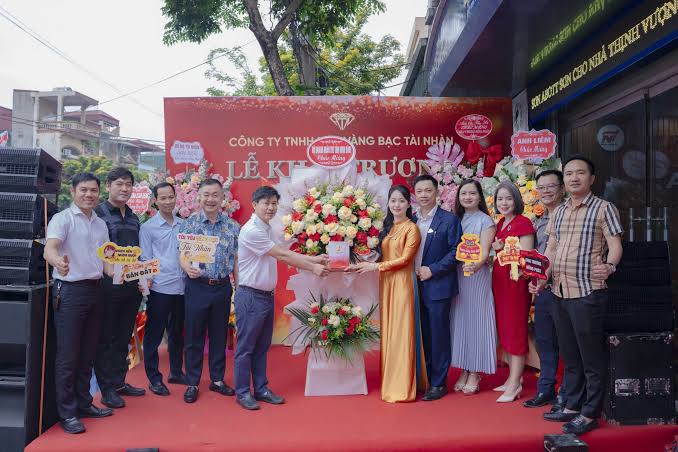 HỘI DOANH NHÂN TRẺ TỈNH NINH BÌNH CHÚC MỪNG “LỄ KHAI TRƯƠNG CÔNG TY MTV VÀNG BẠC TÀI NHÀN