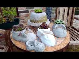 Beton Diy Pflanz Schuh Garten Deko Youtube Cement Crafts Concrete Crafts Wood Crafts Diy
