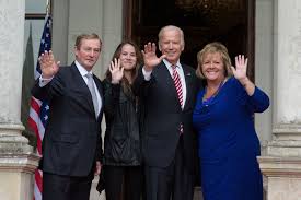 Taoiseach Enda Kenny Ashley Biden Vice President Joe Biden And Mrs Fionnuala O Kelly Wave To The Press After United States Travel United States Travel Usa