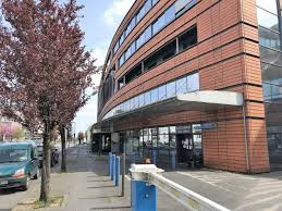 Le médecin est seul avec une équipe paramédicale composée d'ide et d'as. Charleville Le Faux Interne De Manchester Condamne A Meaux