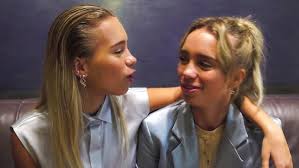 Can You Tell The Difference Between Lisa And Lena Twins? - Test | Quotev