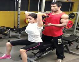 Anushka Sharma S Fitness Secrets Workout Routine Fitpass Starting her career from modelling, anushka sharma made a loud entry in bollywood with her debut movie rab ne bana di jodi in 2008 starring shah rukh khan and anushka.