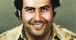 Escobar a terorizat columbia în anii 80, asasinând peste 3000 de persoane, printre care și polițiști, judecători sau oameni politici. 10 Fapte Scandaloase Despre BogÄÈia AbsurdÄ A Lui Pablo Escobar