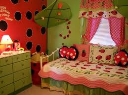 ladybug room: we have ladybug curtains