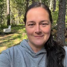 A good greenhouse can be a shower, solarium, sauna and oxygen bar all in  one. Plus a sweet hydrotherapy space. And as a wet sauna it seems like it  can be fully