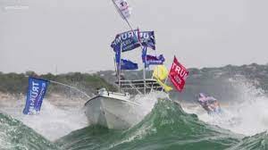 How to decorate your boat. Boats Keep Sinking And Capsizing At The Trump Boat Parades