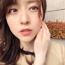 先日投稿したキャンメイクの アイシャドウとチークでメイクしてみました アイシャドウはピンクの発色がとてもいいので 軽く指でつけるだけの方が 自分の顔には合って jp teshil com メイク 春 メイク アイシャドウ
