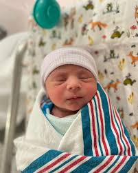 Welcome Malik Delgado. 💙 7 Pounds 14 Ounces 20 Inches Long. Born 8am This  Morning I Only Had A 5 Hour Labor From Contractions At 3am 20 Mins Apart To  Giving Birth At 8am. 😳👶🏻