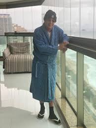 'usa nome de deus em vão' a resposta de felipe neto veio por meio das redes sociais. Zeca Pagodinho Tira Onda Com Look Que Virou Meme Quarentena Inverno