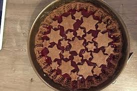 Linzer torte is often eaten at christmas in austria, hungaria, switzerland, germany, and as a tirolean tradition. Linzertorte Von Farmer284 Chefkoch Rezept Linzertorte Weihnachten Kochen Lebensmittel Essen