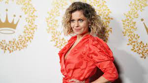 Maybe you would like to learn more about one of these? Candace Cameron Bure Taps Organizers To Make Sense Of Her Stuff
