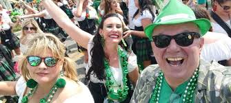 Estados Unidos se une para celebrar el Día de San Patricio con coloridos  desfiles