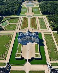 man s impact on the environment chateau de vaux le vicomte maincy melun seine et marne france castle chateau castle garden