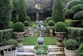 Cottagegardens Formalgardens Hedges Raisedbeds Sideyards Traditionallandscape Classic Garden Boxwood Garden Garden Urns
