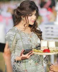 Pin By Aisha On Pakistani Wedding Outfits Pakistani Wedding Outfits Wedding Guest Hairstyles Pakistani Wedding