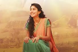 The saree worn by sai pallavi for love story movie promotions has become a hot topic. Aishwarya Lekshmi Samantha Praise Sai Pallavi S Dance In Saranga Dariya The News Minute