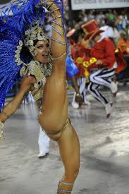 Scroll down and check out her athletic body, short and/or medium dark brown hairstyles & haircuts. Azarada Aline Riscado Faz Movimento Ousado E Cai Na Frente Dos Jurados