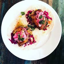 Fish taco med grillad avokado och rökt paprikamajonnäs över 60 min. Orebro Olhall Sommarmeny Fish Taco Mm Wallenbergare Wallenbergare Med Potatispure Lingon Artor Pressgurka Och Brynt Smor Wallenbergare Veal With Mashed Potatoes Green Peas Lingonberries Cucumber Browned Butter 160 Fish Taco Fish