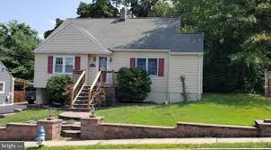 For Sale 32 Cadwallader Ct Yardley Pa This Single Family House Is 3 Bed 2 Bath 1 548 Sqft 239 Sqft Listed At Family House Yardley Forced Air Heating