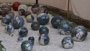 Boules En Gres Pour La Decoration Exterieure Poteries De Jardin Decoration Exterieur Deco Exterieure Exterieur