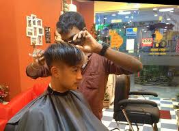 The barbers place a great deal of attention to your hair, they even spin you around to check on every single angle, how your hair would look. Fat Cat Barber Shop For Men Hartamas
