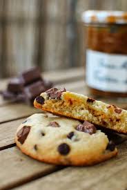 Cookies Aux Pepites De Chocolat Et Insert Caramel Battle Food 18 Invitation Au Fait Maison Cookies Pepite Chocolat Alimentation Pepite Chocolat