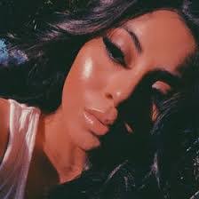 Carolyn Vazquez's Instagram, Twitter & Facebook